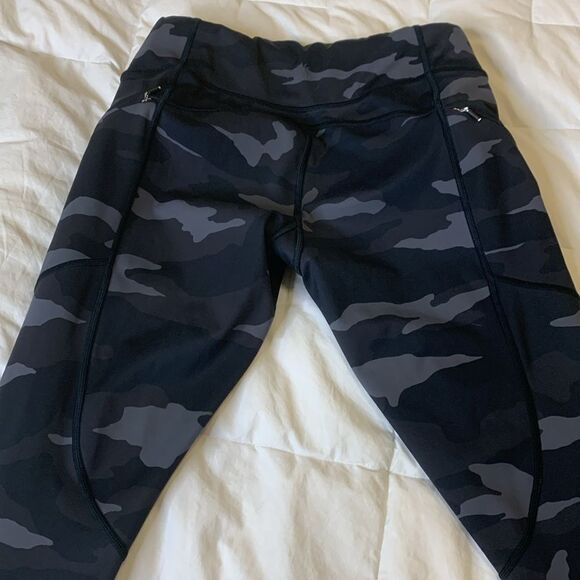 Athleta stash pockets, Black Camouflage Leggings, small - Picture 4 of 12